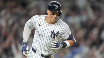 Aaron Judge Does It All and Rescues Yankees With `Amazing Swing' Against Blue Jays