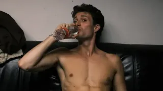 Henry Moodie’s Heart on Replay: How ‘Mood Swings’ Turned Queer Chaos into a Pop Anthem for a New Generation